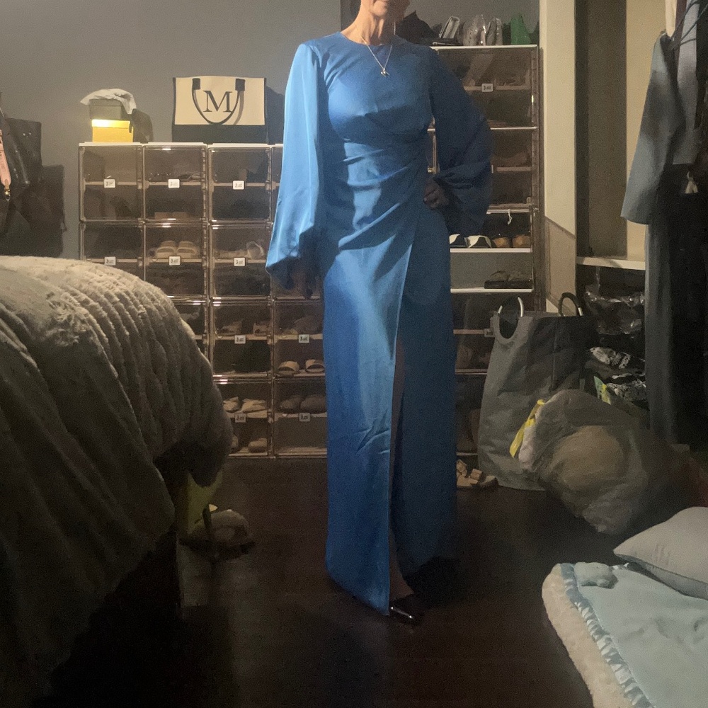 Significant Other  size 6 US.  Beautiful Satin Midi dress